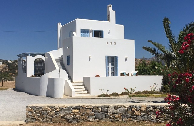 Villa hermosa familia, magníficas vistas, a 5 minutos a pie de la playa.