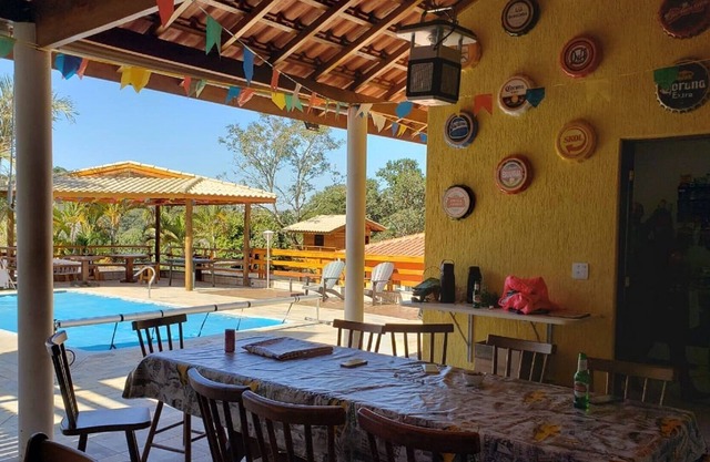 Hermosa finca en una comunidad cerrada, grande, cómoda y cerca de la chachoeira.