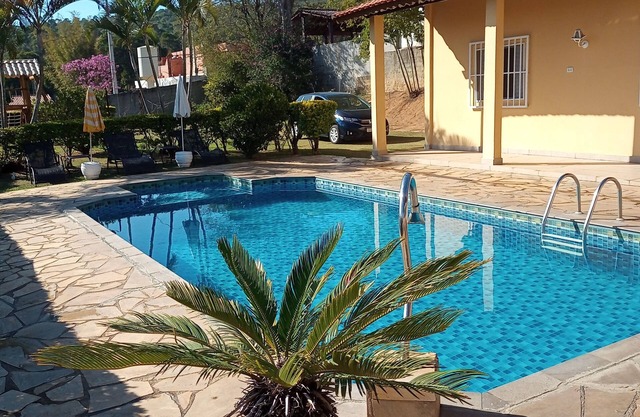 Hermosa casa de campo, wifi, piscina, barbacoa, horno de pizza y campo de fútbol.