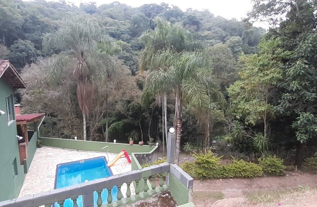 Linda casa en la naturaleza, ideal para el descanso y la diversión familiar