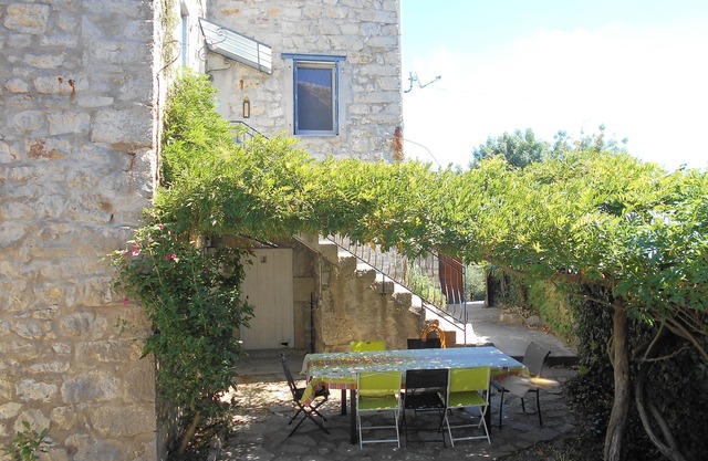 Hermosa casa de piedra con piscina