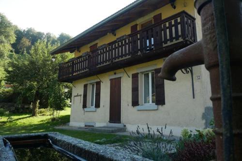 Beautiful 3 Star renovated Apt Sleeps 7
