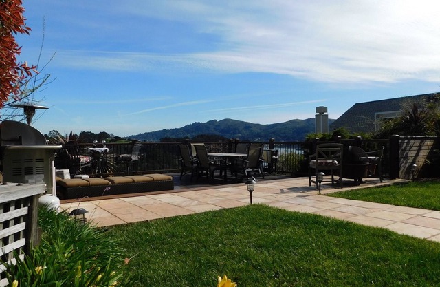 Hermosa casa en la colina con impresionantes vistas hacia la bahía y San Francisco