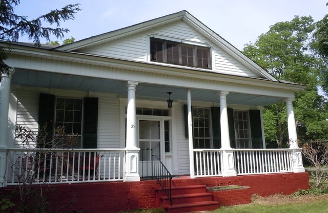 Hermosa casa histórica totalmente renovado y listo para recibir a los huéspedes que visitan.