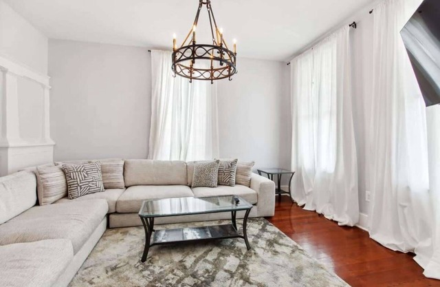 Beautiful Historic 5br Home in Uptown