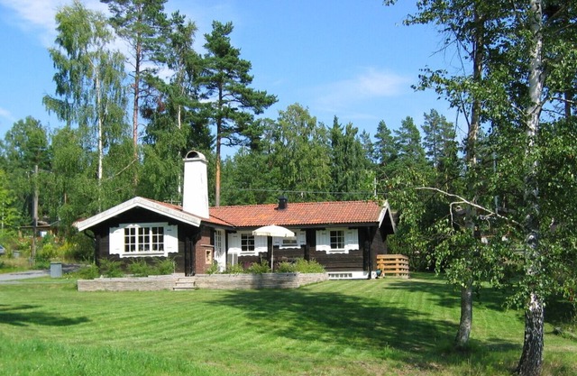 Beautiful holiday home with a view of Lake Vättern