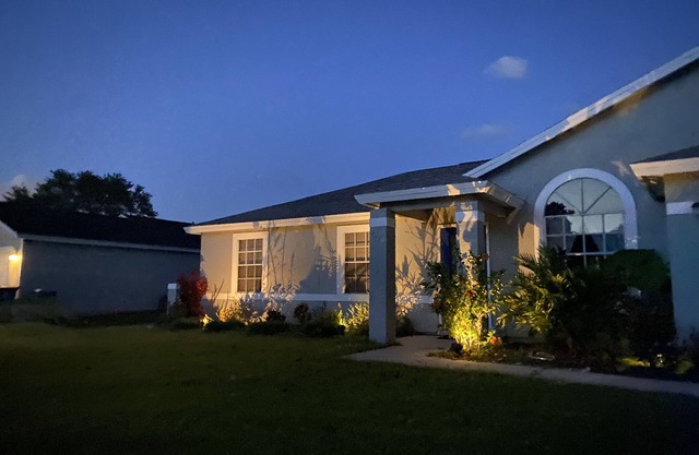 Hermosa casa en Palm Bay cerca de Bayside Lakes Shoppes y campos de golf.