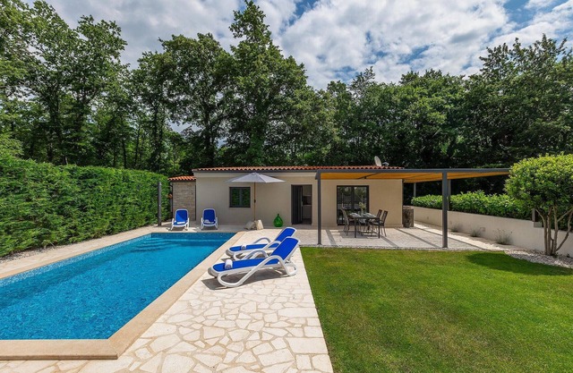 Preciosa casa en Sv. Lovrec con WiFi