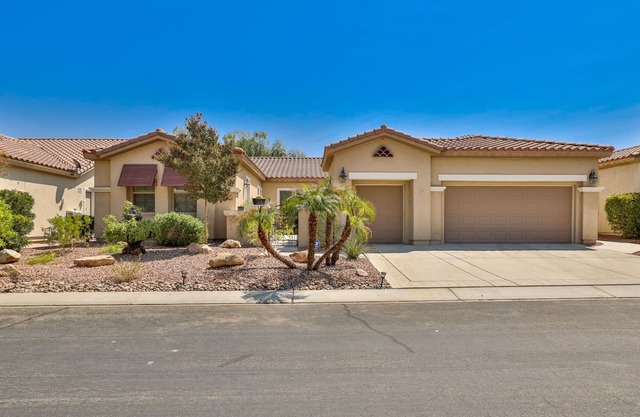 Beautiful Home is a Sunshine Lovers Dream!!!