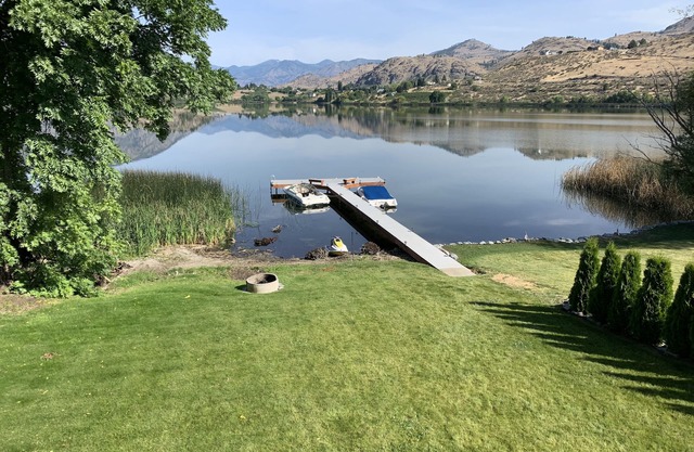 Hermosa casa en el lago! Disfruta de Roses Lake en Manson, a minutos de Lk Chelan.