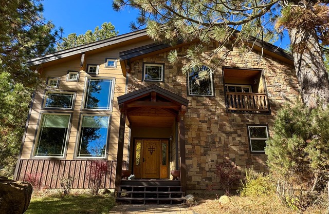 Espectacular casa personalizada frente al río en el río Payette - a 10 minutos de McCall