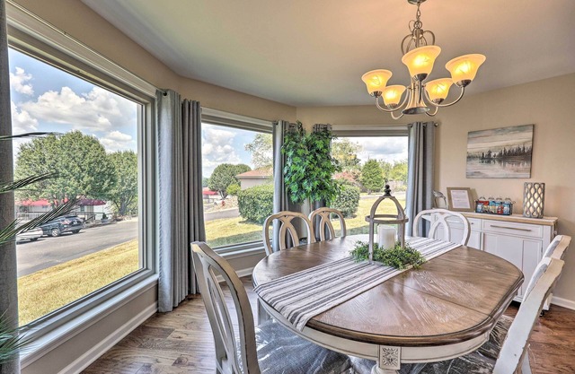 Beautiful Hot Springs Condo w/ Lake Hamilton Views