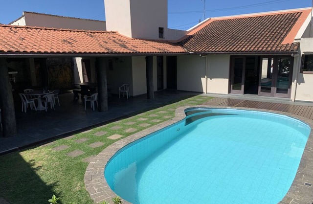 Hermosa casa con 4 suites, piscina y barbacoa