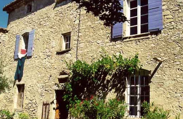 Hermosa casa con piscina en el centro de una aldea cerca de Uzès
