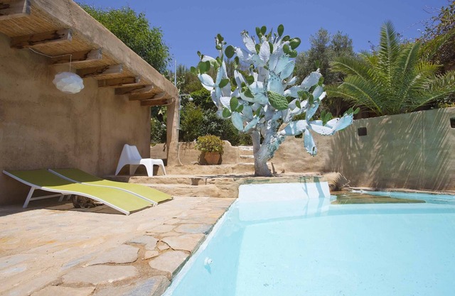 BEAUTIFUL BEACH HOUSE WITH POOL IN MOJACAR. 10 MINUTES DRIVE FROM CABO DE GATA.