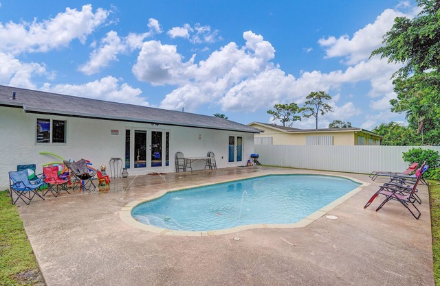 Hermosa joya en Miami Gardens con piscina privada