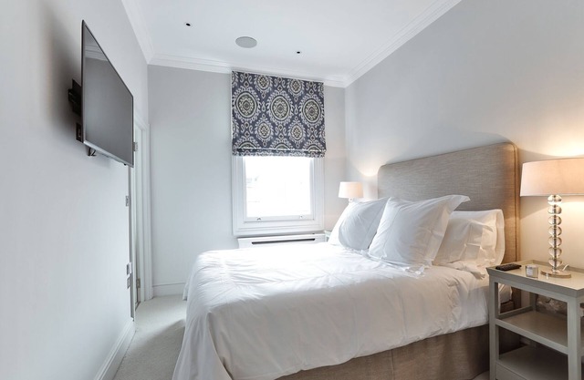 Beautiful Kings Road Gem - 2 bedroom / 2.5bathroom