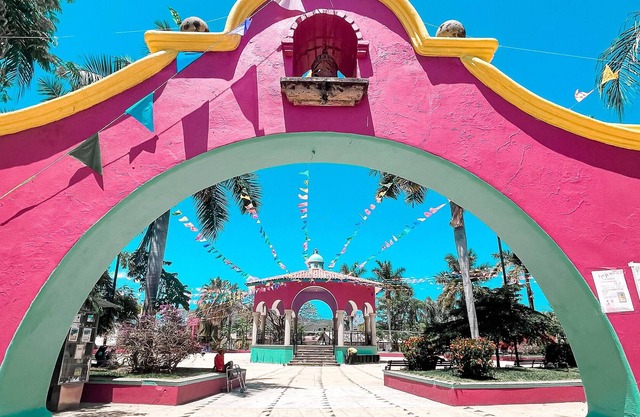 Beautiful “la casita azul” a townhouse, fully equipped, 1 block from the beach “