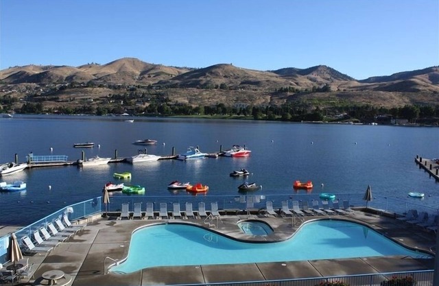 Hermoso lago Chelan Condo, 2 dormitorios, 2 baños, capacidad para 6.
