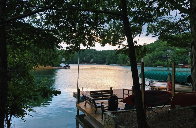 Hermosa escapada frente al lago desde la ciudad