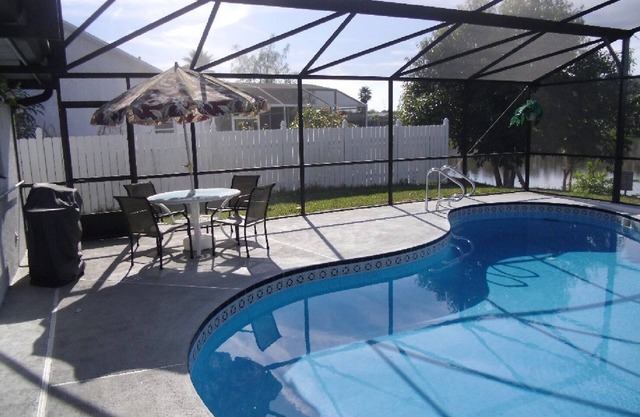 Hermosa villa con vista al lago por menos de $ 600 por semana