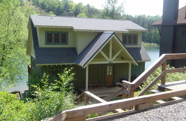 Hermosa casa frente al lago - A pasos del agua