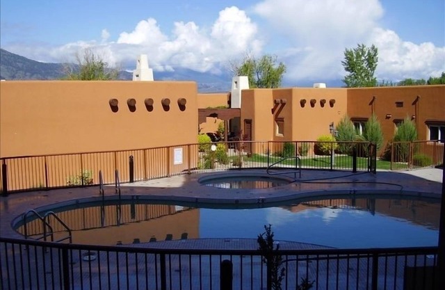 Hermosa casa de vacaciones adosada de 3 dormitorios junto al lago