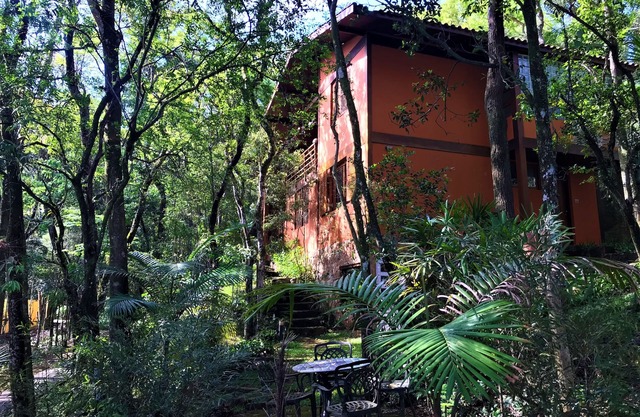 Hermosa casa de montaña en la comunidad cerrada cerca de la capital de SP.