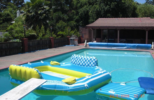 Perfecta casa familiar con piscina, cancha de bochas y vistas al monte. Diablo