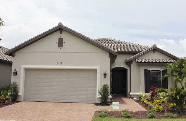 Hermosa nueva construcción en Esplanade Golf y Country Club en Nápoles, FL