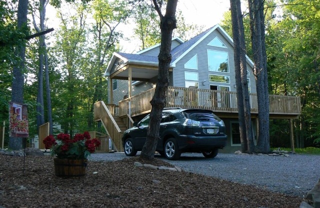 Hermoso nuevo Pocono Chalet! ¡Espera a ver este!