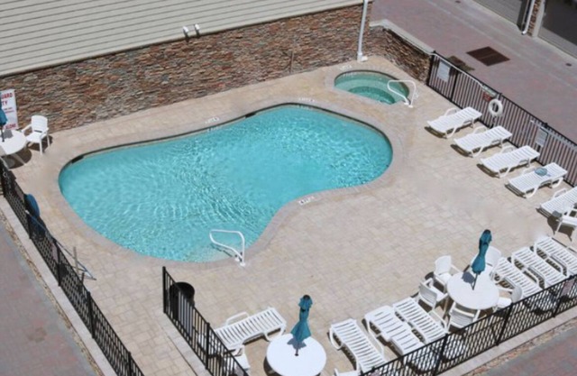 Beautiful New Spacious Townhome w/ Pool, Steps to Beach/Boardwalk, 3 Levels