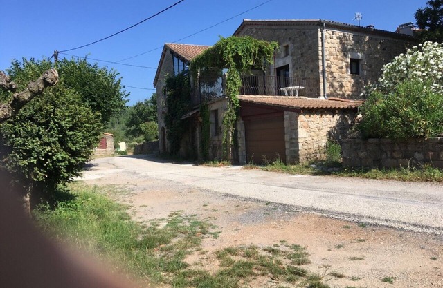 Hermosa casa de piedra nueva, muy tranquila en el sur de Ardèche