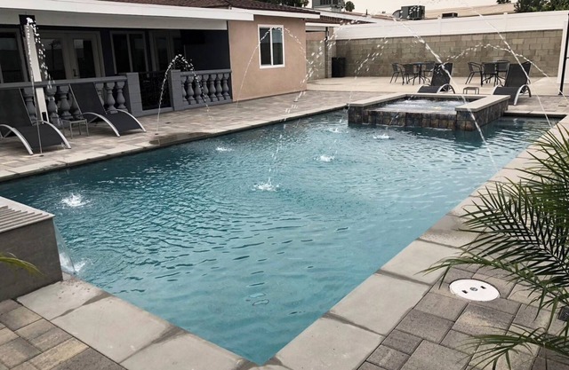 Hermosa casa única con piscina y jacuzzi.