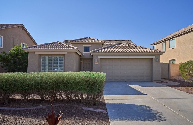 Hermosa casa de una planta en Johnson Ranch con campo de golf Vistas !!!