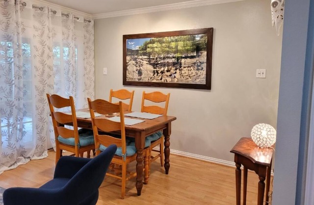 Beautiful private cottage in Greater Heights/Oak Forest 1-bed/1bath