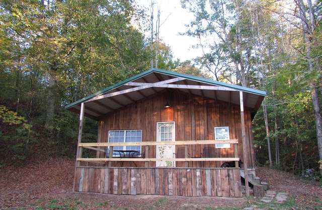 Retiro aislado del bosque a las afueras de Athens, OH y Hocking Hills