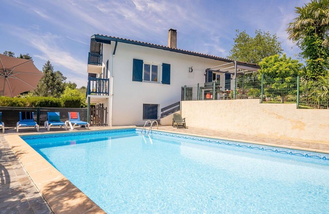 Casa de vacaciones privada con WIFI, piscina privada, TV, terraza, mascotas permitida, aparcamiento