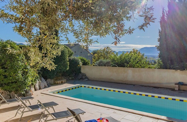 Estupenda casa de vacaciones privada con piscina privada, WIFI, TV, terraza y aparcamiento