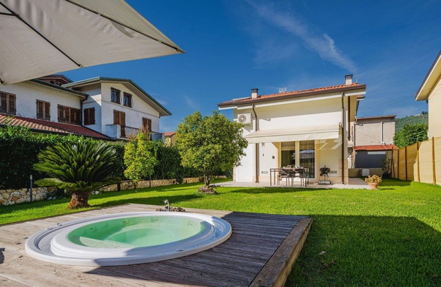 Estupenda casa de vacaciones privada para 4 personas con jacuzzi, WIFI, A/C y aparcamiento