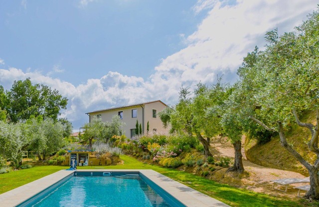 Estupenda casa de vacaciones privada con WIFI, piscina privada, A/C, TV, patio y aparcamiento