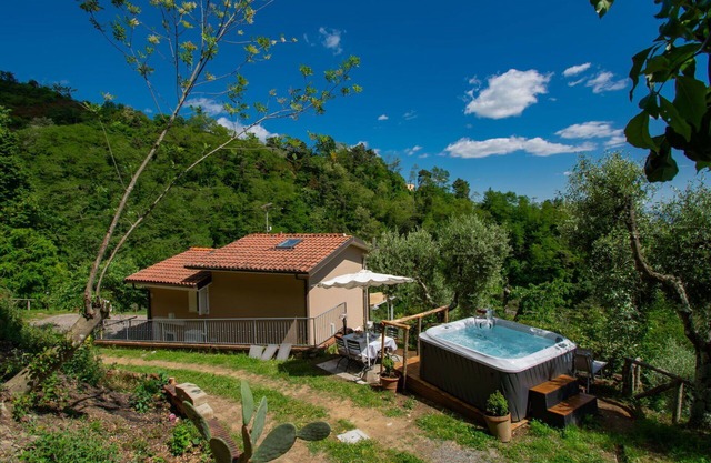 Casa de vacaciones privada con jacuzzi, piscina privada, WIFI, TV, patio, mascotas permitida