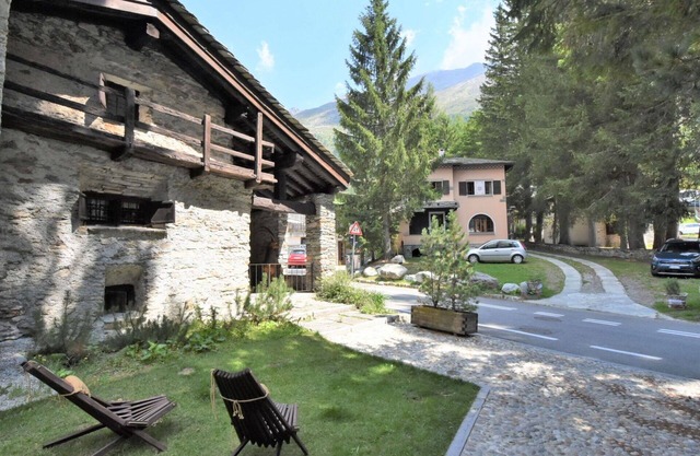 Casa de vacaciones privada con jacuzzi, WIFI, TV, terraza, mascotas permitida, aparcamiento