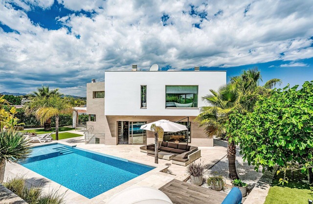 Casa de vacaciones privada con A/C, piscina privada, bañera de hidromasaje, WIFI, TV, patio