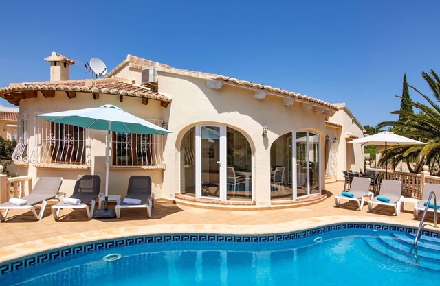 Preciosa casa de vacaciones privada con A/C, piscina privada, WIFI, TV, terraza y aparcamiento