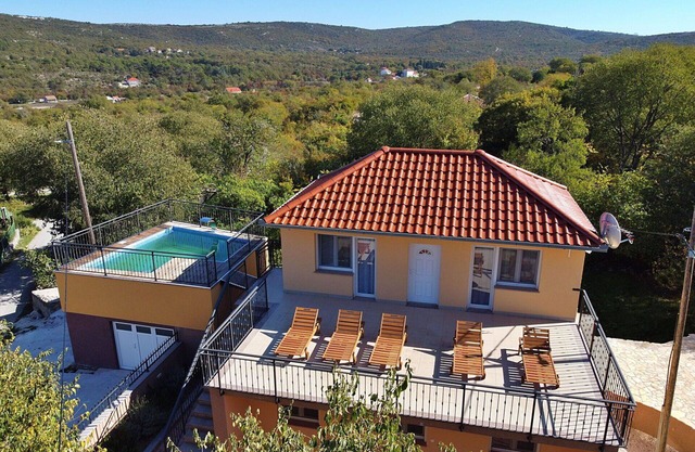 Casa de vacaciones privada con bañera de hidromasaje, piscina privada, A/C, WIFI, TV, terraza