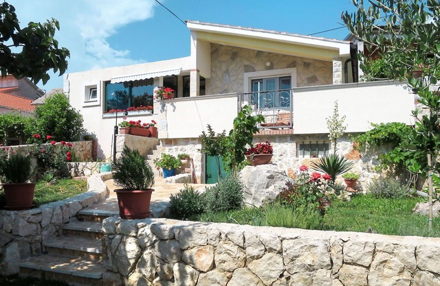 Estupenda casa de vacaciones privada con WIFI, A/C, TV, terraza, mascotas permitida y aparcamiento