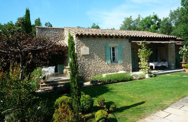 Beautiful Provencal villa with pool and jacuzzi