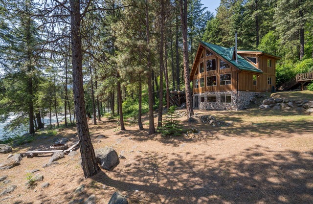 Hermosa casa frente al río, tranquila y privada, Leavenworth, ideal para familias, WI-FI