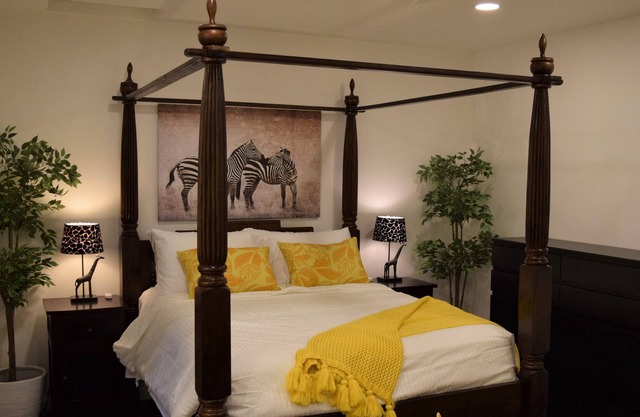 Beautiful Safari Retreat in Heart of Encino Hills - Modern, Clean & Peaceful!